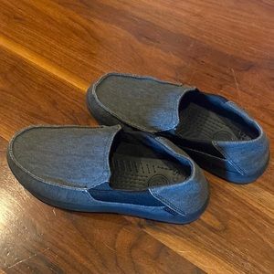 Boys Croc canvas slip on shoes size 6